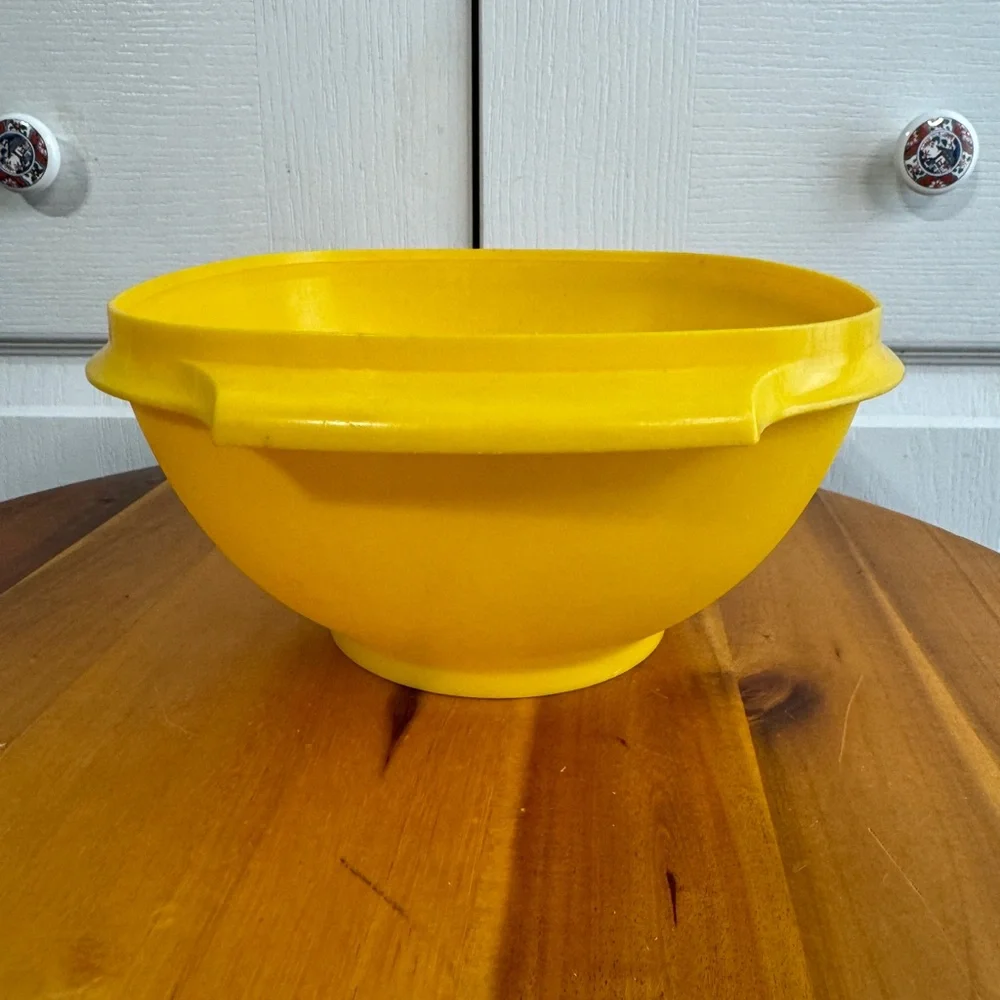 Tupperware‎ Servalier Vintage 6 cup yellow bowl 836-6